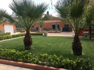 Chalet en venta en Novelda