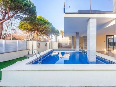 Dúplex en venta en avenida De Verona Terol de 2 habitaciones con terraza y piscina