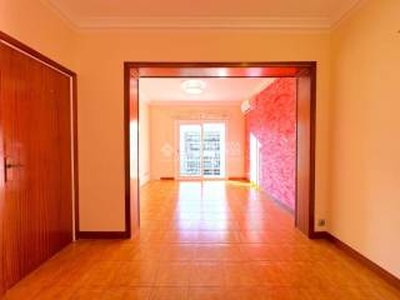 Piso de cuatro habitaciones quinta planta, La Nova Esquerra de l'Eixample, Barcelona
