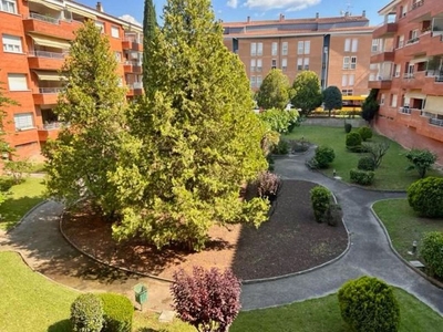 Piso en venta en Centre - Figueres de 4 habitaciones con terraza y jardín