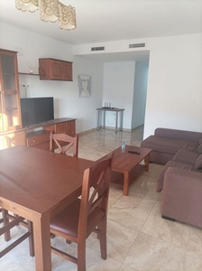 Piso en venta en Melilla de 2 habitaciones con garaje y muebles
