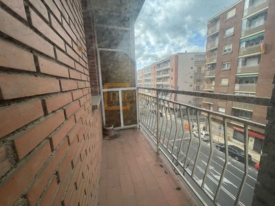 Venta de piso en Rollo - Puente Ladrillo de 4 habitaciones con balcón y calefacción