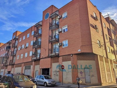 Venta de piso en Tres Olivos - La Piedad de 4 habitaciones con terraza y garaje