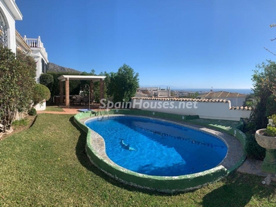 Villa en venta en Benalmádena