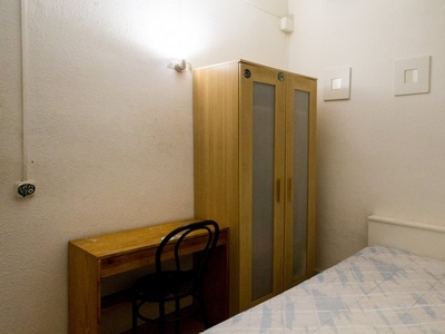 Acogedora habitación en alquiler, apartamento de 3 dormitorios, Sants, Barcelona.