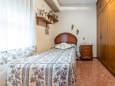 Acogedora habitación en un apartamento de 4 dormitorios en Patraix, Valencia