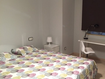 Alquiler de habitaciones en piso de 4 habitaciones en Alicante