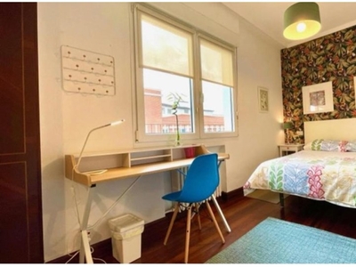 Amplia habitación en apartamento de 5 dormitorios en Indautxu, Bilbao