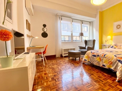 Amplia habitación en apartamento de 5 dormitorios en Uribarri, Bilbao