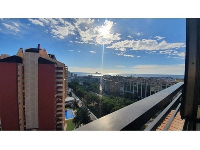 Apartamento de 2 Dormitorios con VISTAS AL MAR. Urbanización con GARAJE y PISCINA.