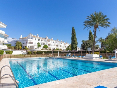 Apartamento en venta en La Dama de Noche - La Alzambra, Marbella, Málaga