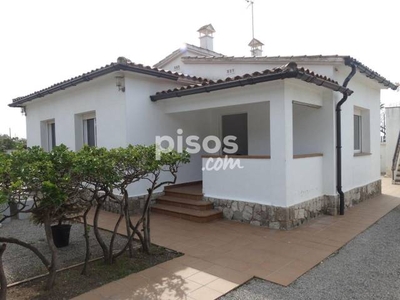 Chalet en alquiler en Passeig Marítim, cerca de Carrer 10 en La Pineda por 2.100 €/mes