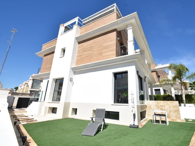 Chalet en venta en Pueblo Bravo, Rojales, Alicante