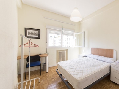 Encuentre una habitación en un apartamento de 7 dormitorios en Lavapiés, Madrid