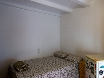 Habitación cómoda en alquiler, apartamento de 3 dormitorios, Sants, Barcelona.