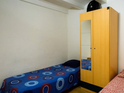 Habitación cómoda en alquiler, apartamento de 3 dormitorios, Sants, Barcelona
