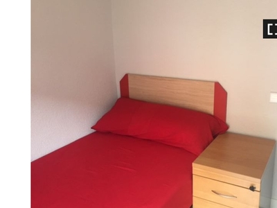 Habitación en apartamento de 4 dormitorios en Getafe, Madrid