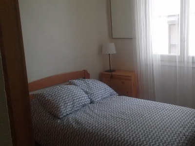 Se alquila habitación en piso de 3 habitaciones en Pamplona