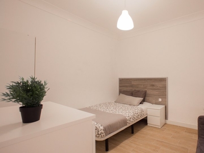 Habitación genial en un apartamento de 5 dormitorios en Camins al Grau, Valencia
