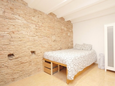 Habitación moderna en apartamento de 5 dormitorios en El Raval, Barcelona