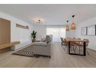 Apartamento de 104 m2 de 3 dormitorios reformado a 200 m Playa del Cura