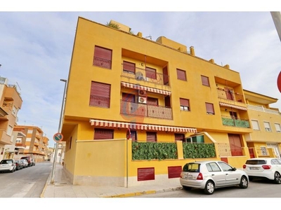 ¡Bonito apartamento ubicado en Formentera del Segura con 3 dormitorios, 2 baños y plaza de garaje!