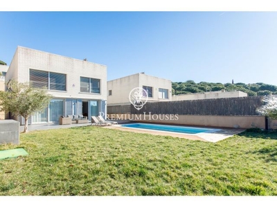 Espectacular Residencia con Piscina y Vistas en Cabrils, Zona Can Valls