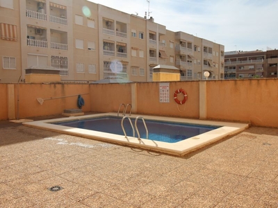 Venta de piso con piscina y terraza en Centro (Torrevieja)