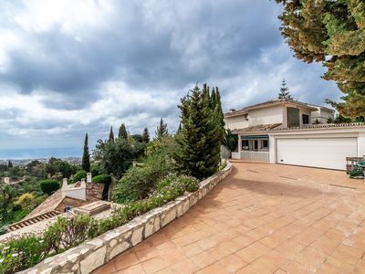 Villa con gran parcela y vistas al mar en Mijas