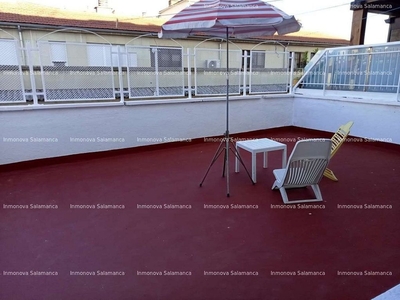 Alquiler de ático en Centro - Salamanca de 5 habitaciones con terraza y muebles