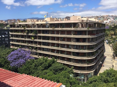 Alquiler de piso en avenida Reyes Catolicos de 3 habitaciones con terraza y garaje