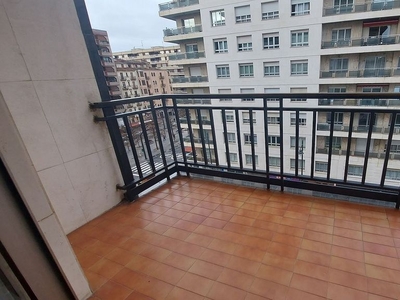 Alquiler de piso en Centro - Logroño de 4 habitaciones con terraza y garaje