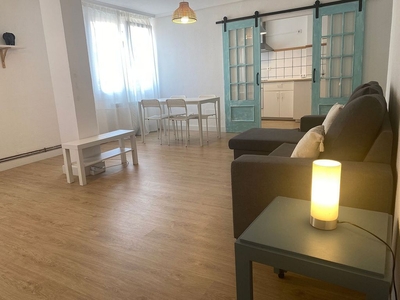 Alquiler de piso en Miranda de Ebro de 3 habitaciones con terraza y muebles