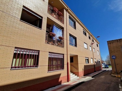 Alquiler de piso en Trobajo del Camino de 3 habitaciones con terraza y garaje