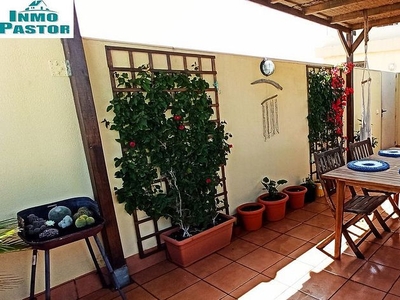 Ático en venta en Melilla de 4 habitaciones con terraza y garaje