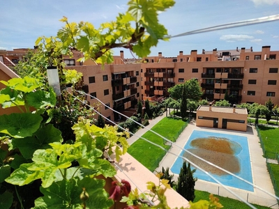 Ático en venta en Yebes - Valdeluz de 4 habitaciones con terraza y piscina