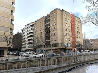 Piso en alquiler en calle Abejeras de 4 habitaciones con terraza y garaje