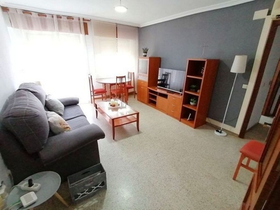 Piso en alquiler en Centro - Cáceres de 2 habitaciones con terraza y muebles