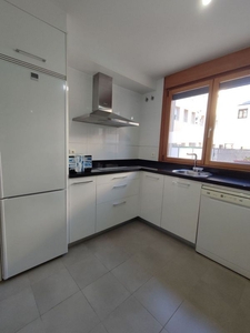 Piso en alquiler en Centro - Ponferrada de 2 habitaciones con garaje y muebles