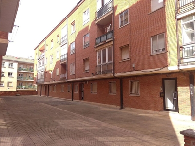 Piso en venta en calle Sierra del Madero de 3 habitaciones con calefacción
