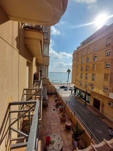 Piso en venta en Melilla de 4 habitaciones con piscina y balcón