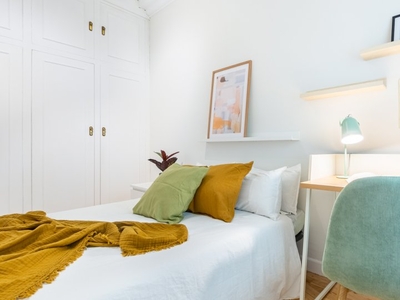 Se alquila habitación en piso de 6 habitaciones en Castellana, Madrid