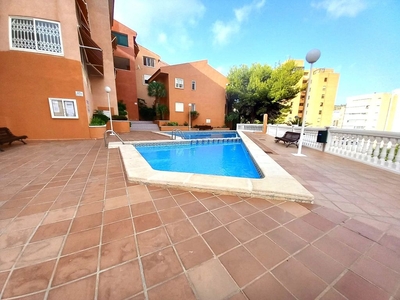Venta de apartamento en calle La Cala de 2 habitaciones con terraza y piscina