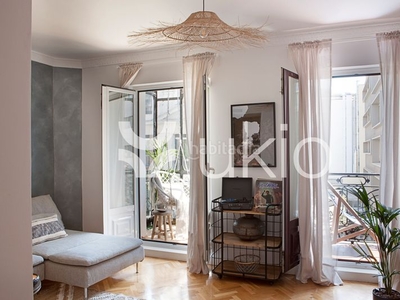Alquiler apartamento con 2 habitaciones amueblado con ascensor y aire acondicionado en Madrid