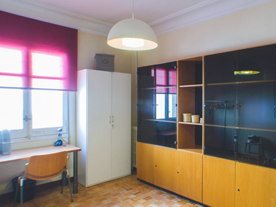 Habitación enorme en un apartamento de 7 dormitorios en Atocha, Madrid