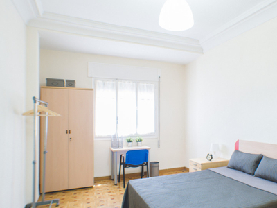 Habitación íntima en apartamento de 7 dormitorios en Retiro, Madrid