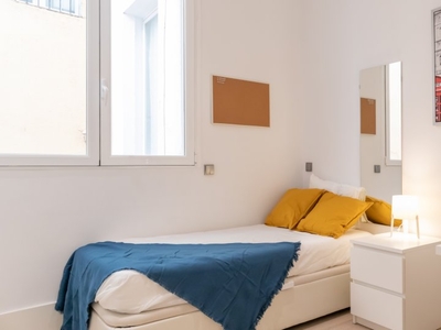 Habitaciones para alquilar en apartamento de 5 dormitorios en Madrid