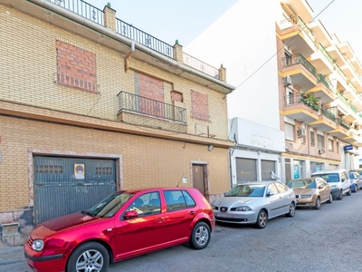 Local en venta en San Juan De Aznalfarache de 245 m²