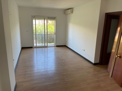 AMPLIO piso de 3 HABITACIONES y 2 BAÑOS en GRANADA Venta Polig.Cartuja Barriada la Paz