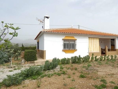 Casa con terreno en Viñuela